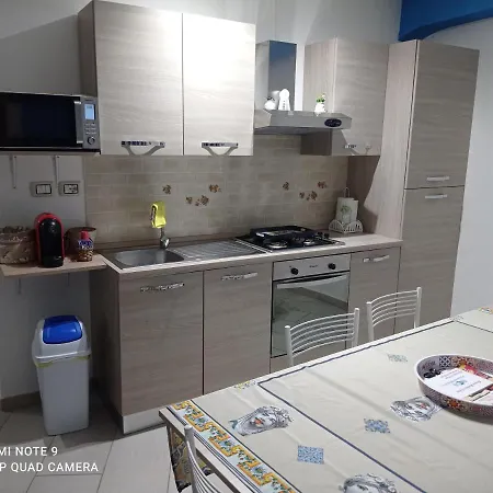 Les Roches Noire Giardini Naxos